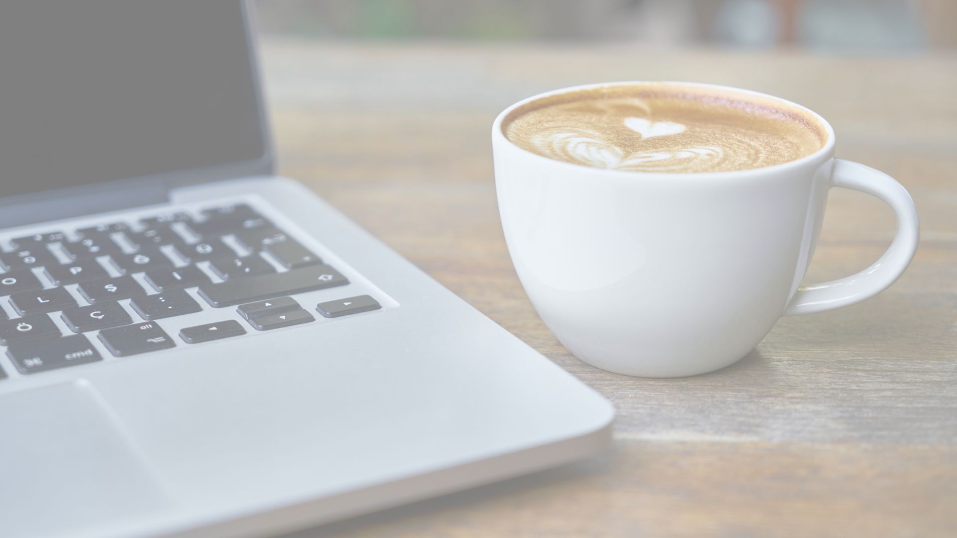 Social-Media-Managerin mit liebezumgeschmack